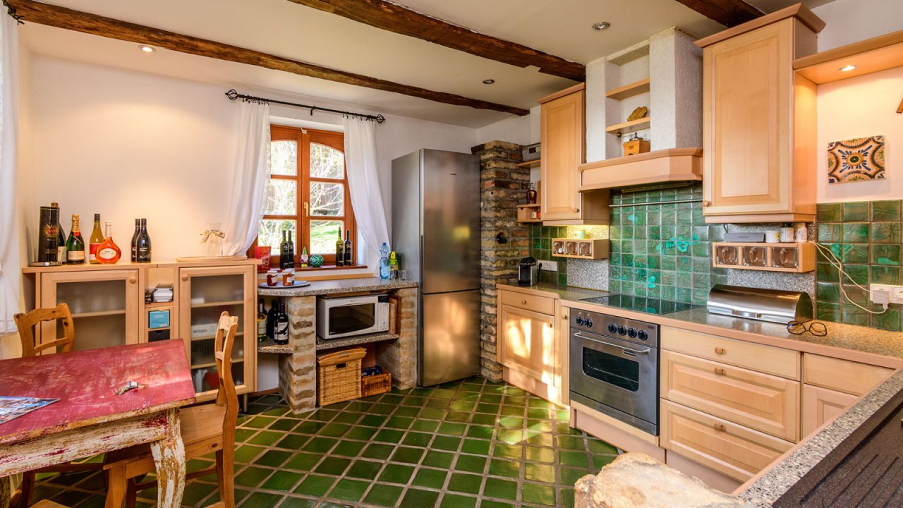 Außergewöhnliches, diskretes Anwesen im traditionellen Stil mit Panormablick und großem Grundstück am Nordufer des Balaton (AAA-33768) (33768)