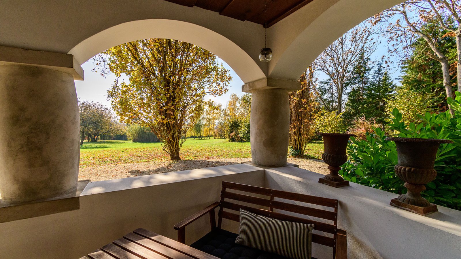 Außergewöhnliches, diskretes Anwesen im traditionellen Stil mit Panormablick und großem Grundstück am Nordufer des Balaton (AAA-33768) (33768)