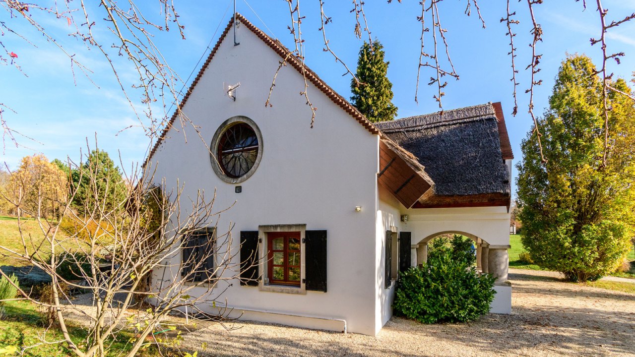 Außergewöhnliches, diskretes Anwesen im traditionellen Stil mit Panormablick und großem Grundstück am Nordufer des Balaton (AAA-33768) (33768)