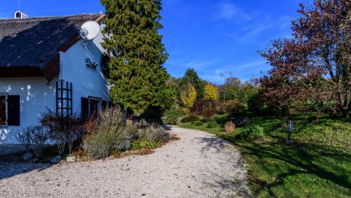 Außergewöhnliches, diskretes Anwesen im traditionellen Stil mit Panormablick und großem Grundstück am Nordufer des Balaton (AAA-33768) (33768)