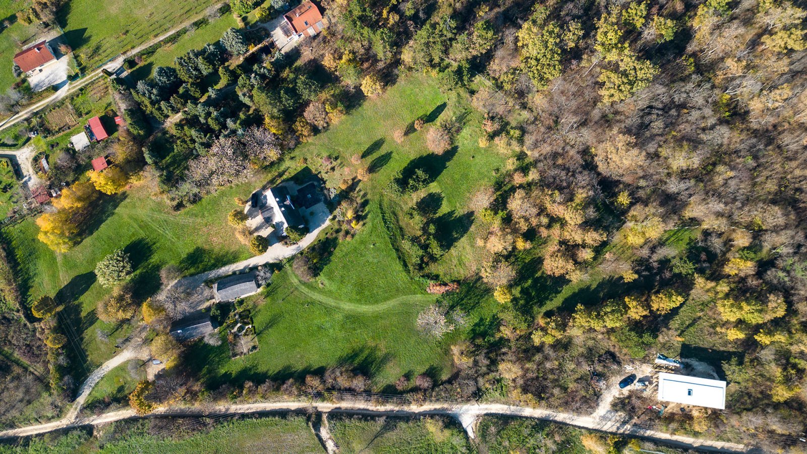 Außergewöhnliches, diskretes Anwesen im traditionellen Stil mit Panormablick und großem Grundstück am Nordufer des Balaton (AAA-33768)