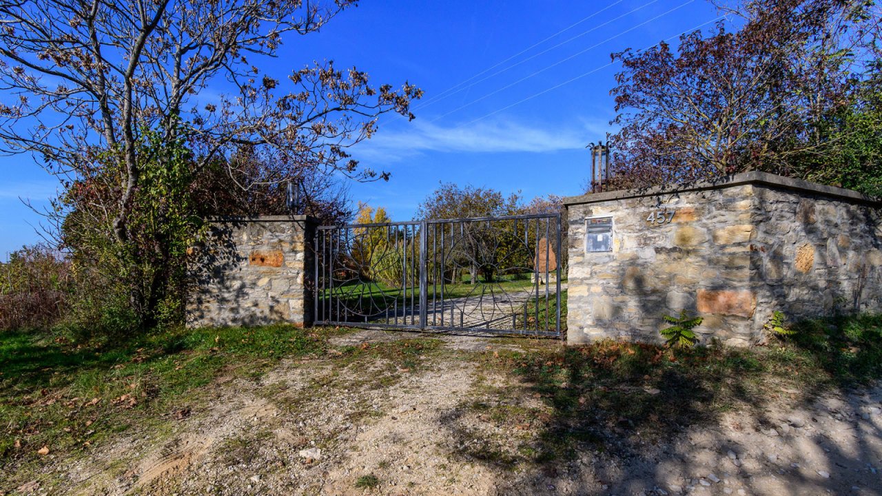 Außergewöhnliches, diskretes Anwesen im traditionellen Stil mit Panormablick und großem Grundstück am Nordufer des Balaton (AAA-33768) (33768)