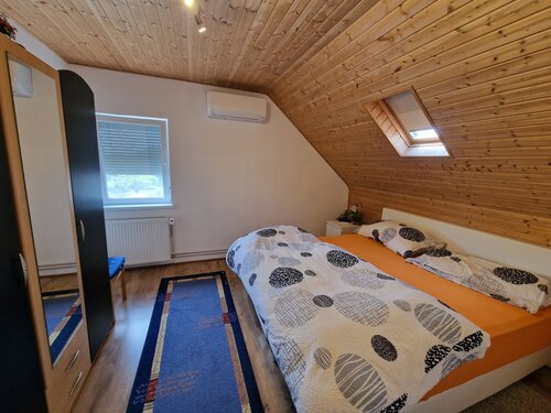 (AAB) Großes Landhaus mit Pool in ruhiger Lage bei Heviz (HCM306-3) — slaapkamer oebn