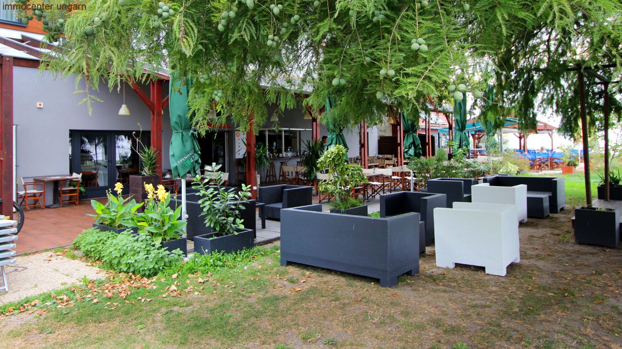 AA apartments with restaurant