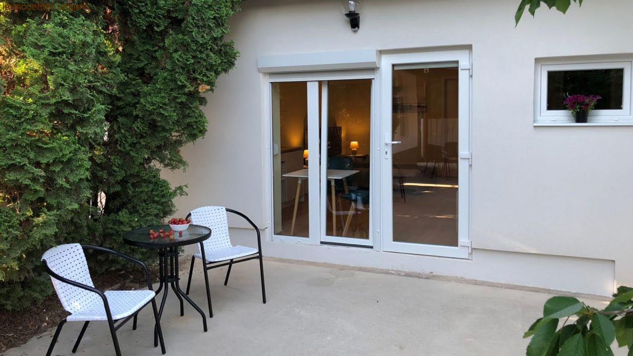 Renoviertes Mehrfamilienhaus mit 7 Wohneinheiten in Héviz (33092-2)