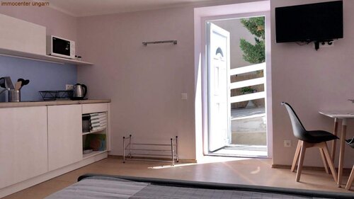 Renoviertes Mehrfamilienhaus mit 7 Wohneinheiten in Héviz (33092-2)