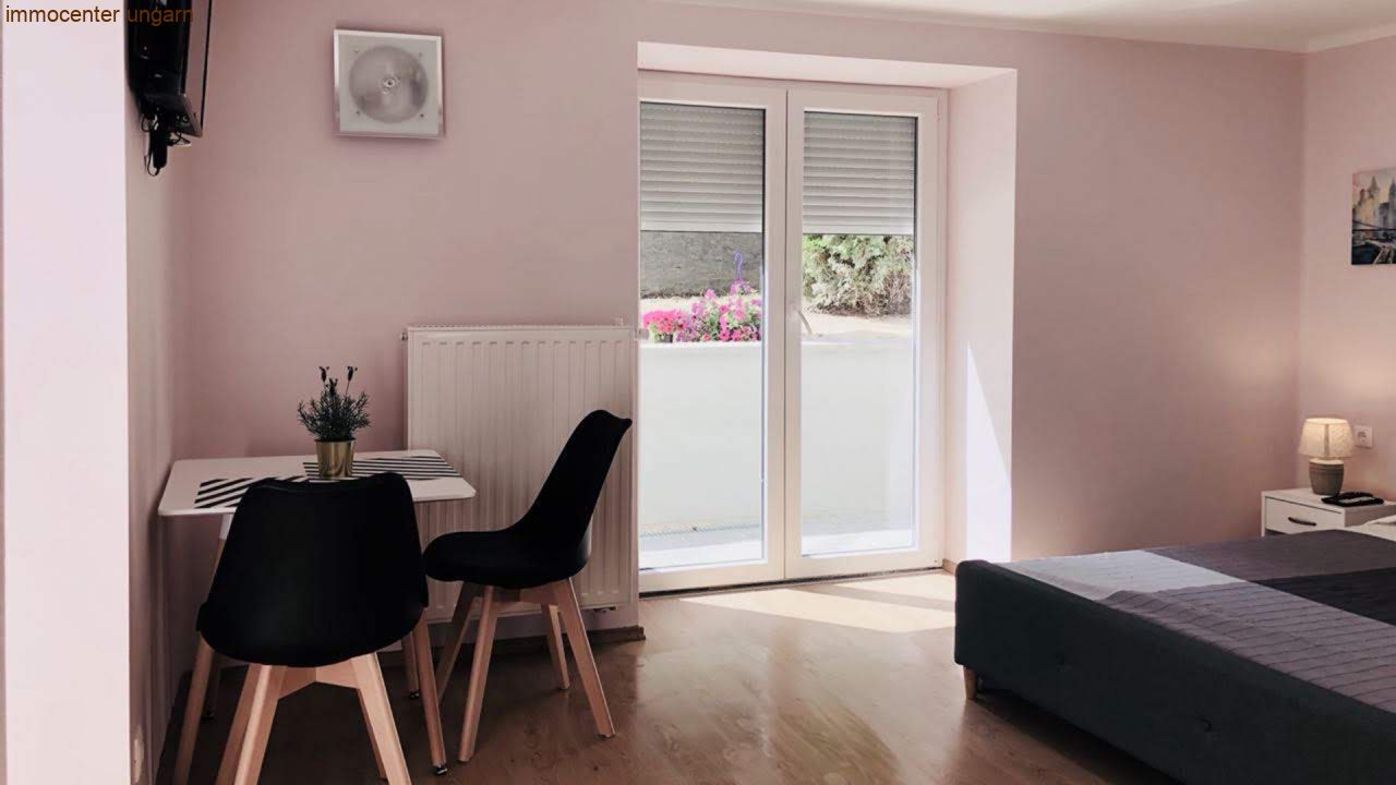 Renoviertes Mehrfamilienhaus mit 7 Wohneinheiten in Héviz (33092-2)