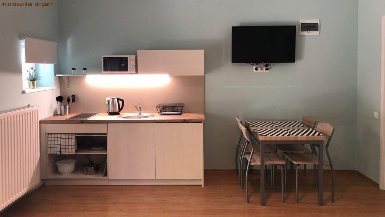 Renoviertes Mehrfamilienhaus mit 7 Wohneinheiten in Héviz (33092-2)