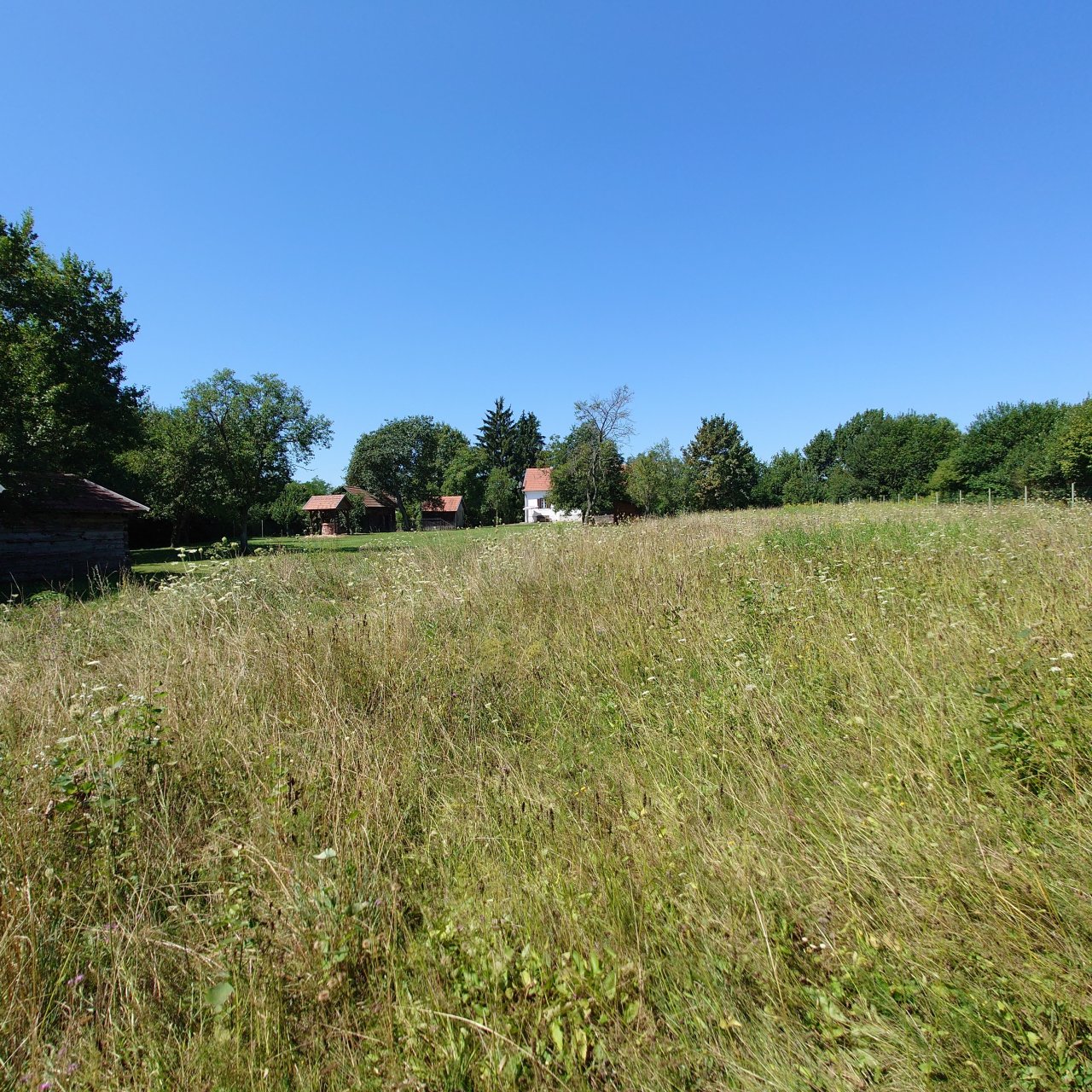 Renoviertes Herrenhaus mit großem Grundstück, ideal für Pferdebesitzer &amp; Ruhesuchende (HCM112-3)
