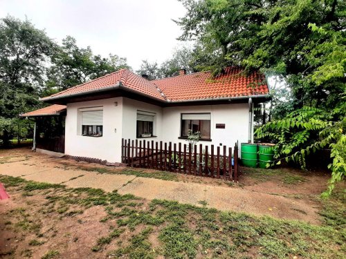 Idyllisches Landhaus im Grünen und doch nah zu Budapest (AAA) (FB001)