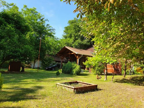 (BAA) Familienhaus mit Teich und großem Grundstück in Ruhelage (CM117-4)