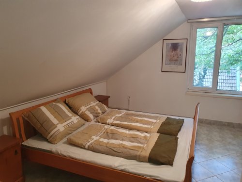 (BAA) Familienhaus mit Teich und großem Grundstück in Ruhelage (CM117-4)