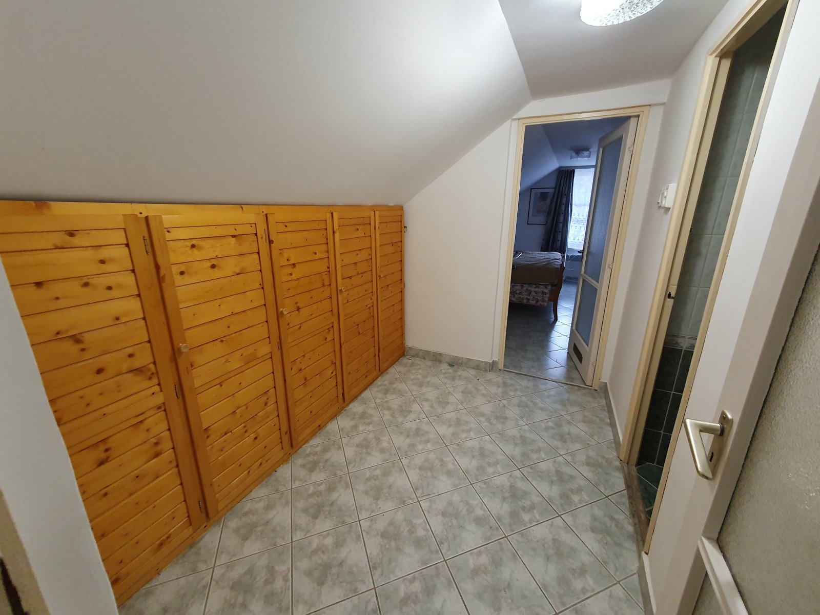 (BAA) Familienhaus mit Teich und großem Grundstück in Ruhelage (CM117-4)