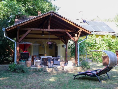 (BAA) Familienhaus mit Teich und großem Grundstück in Ruhelage (CM117-4)