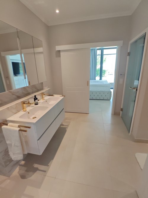 Traumhaftes Designer-Anwesen über dem Balaton mit Seeblick &amp; eigenem Bootsliegeplatz (CM222-2)