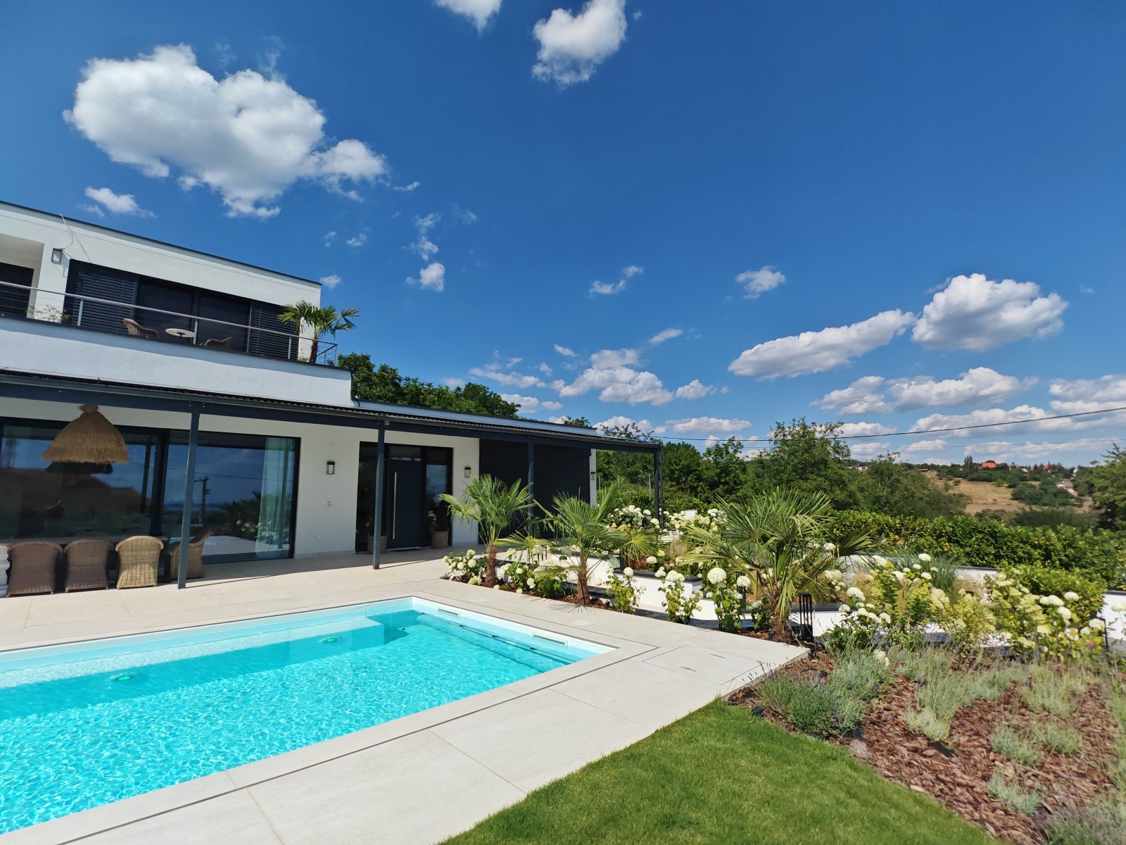 Traumhaftes Designer-Anwesen über dem Balaton mit Seeblick &amp; eigenem Bootsliegeplatz