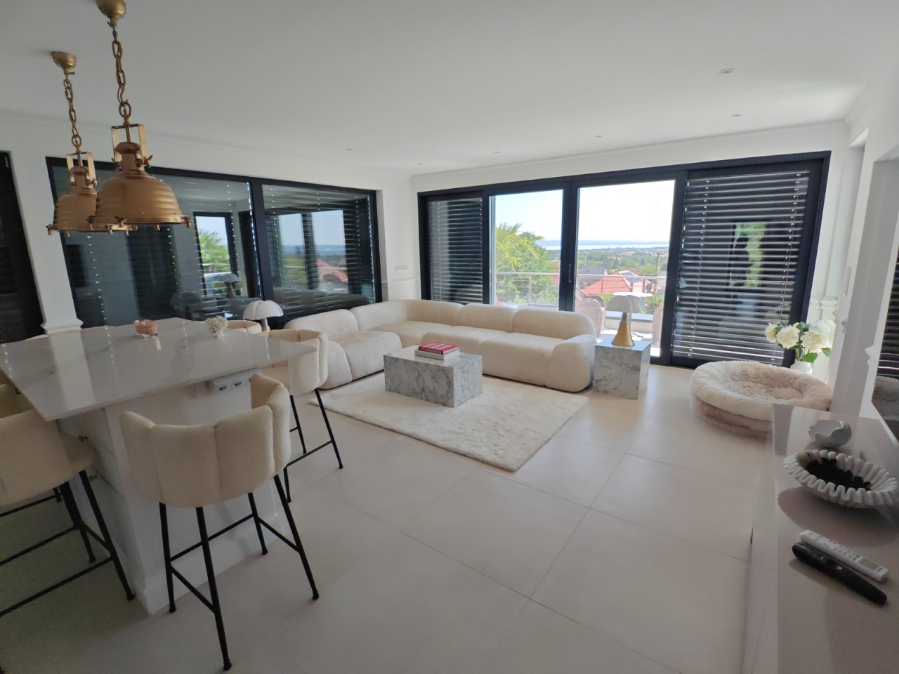 Traumhaftes Designer-Anwesen über dem Balaton mit Seeblick &amp; eigenem Bootsliegeplatz (CM222-2)