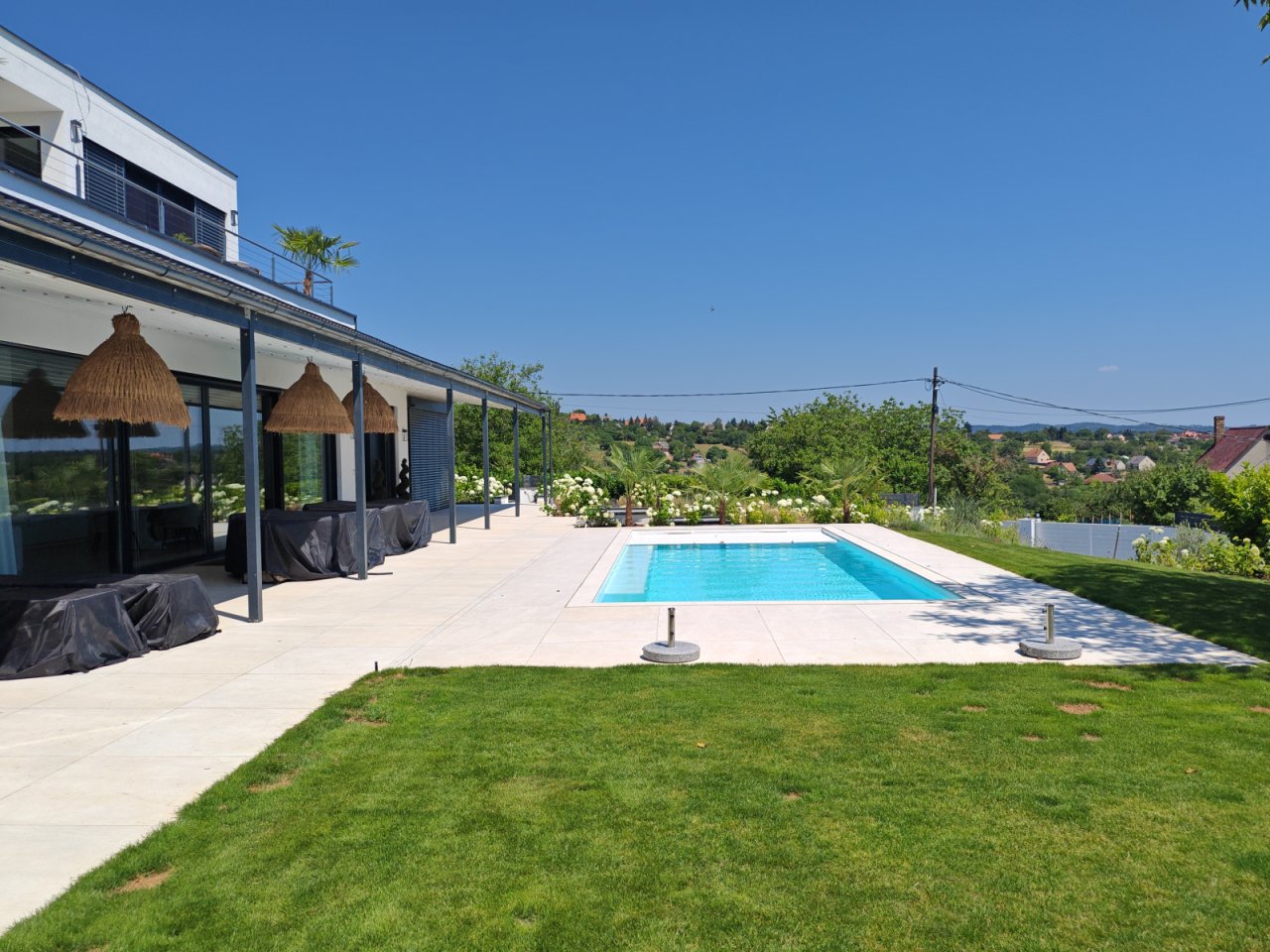 Traumhaftes Designer-Anwesen über dem Balaton mit Seeblick &amp; eigenem Bootsliegeplatz (CM222-2)