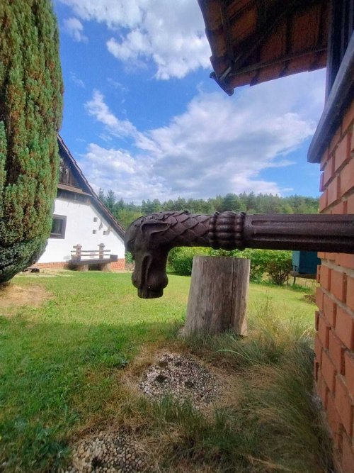 (AAA) Alleinlage an der österreichischen Grenze: Traditionelles Landhaus mit 1,5 Ha Land (RV001)
