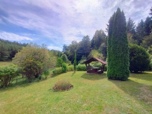 (AAA) Alleinlage an der österreichischen Grenze: Traditionelles Landhaus mit 1,5 Ha Land (RV001)