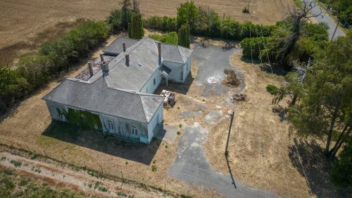 (ACA) Historische Villa am Rande des Balaton möchte aus dem Dornröschenschlaf erweckt werden (44073)