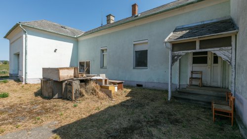 (ACA) Historische Villa am Rande des Balaton möchte aus dem Dornröschenschlaf erweckt werden (44073)