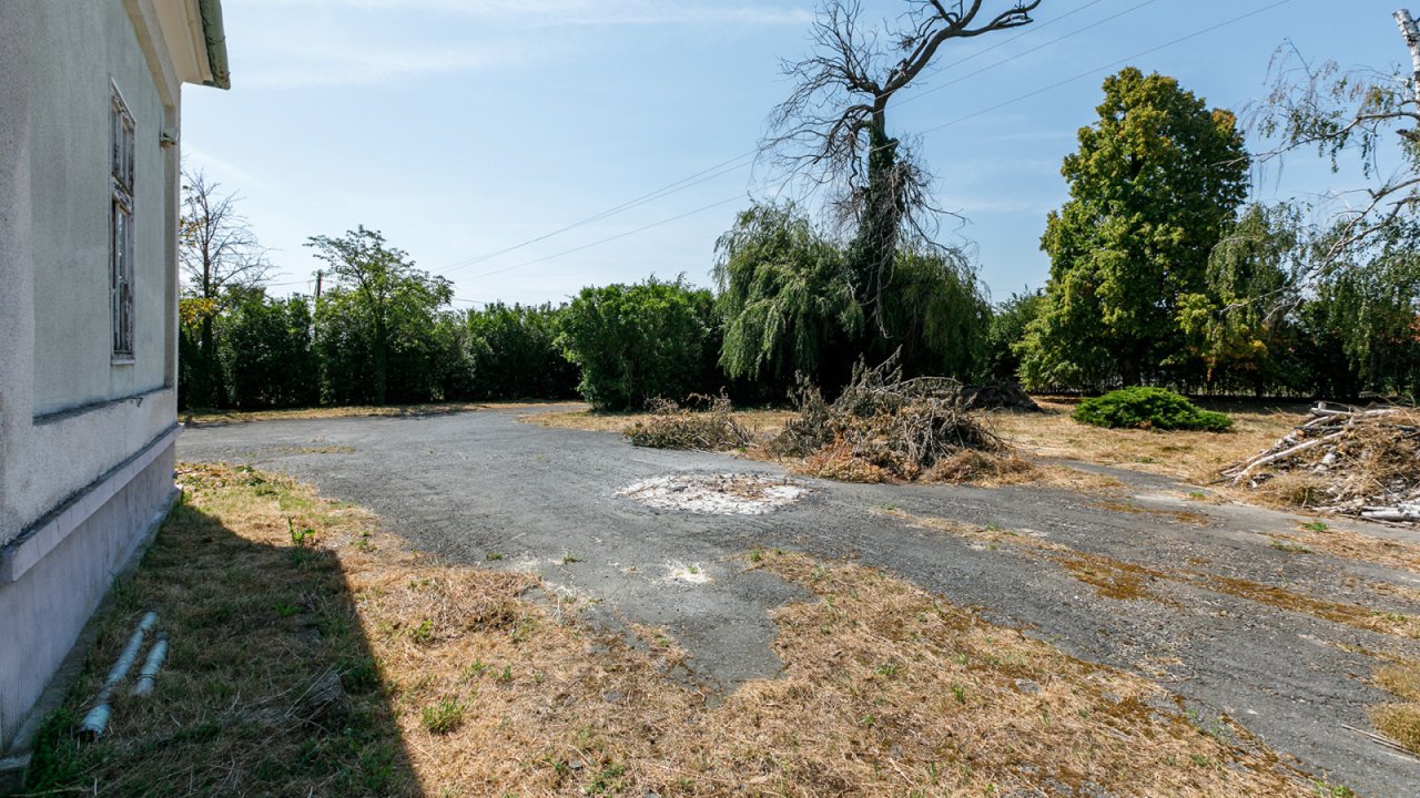 (ACA) Historische Villa am Rande des Balaton möchte aus dem Dornröschenschlaf erweckt werden (44073)