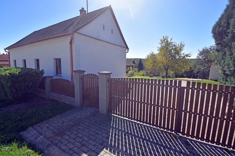 Bauernhaus in ruhiger Lage, großes Grundstück &amp; Halle (BBA-FER0610)