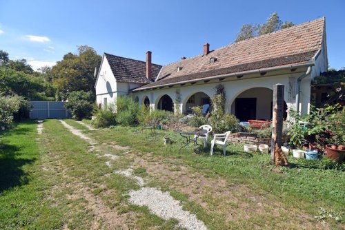 2 Landhäuser nebeneinander, eins bereits renoviert (BBA-FER0910) (FER0910)