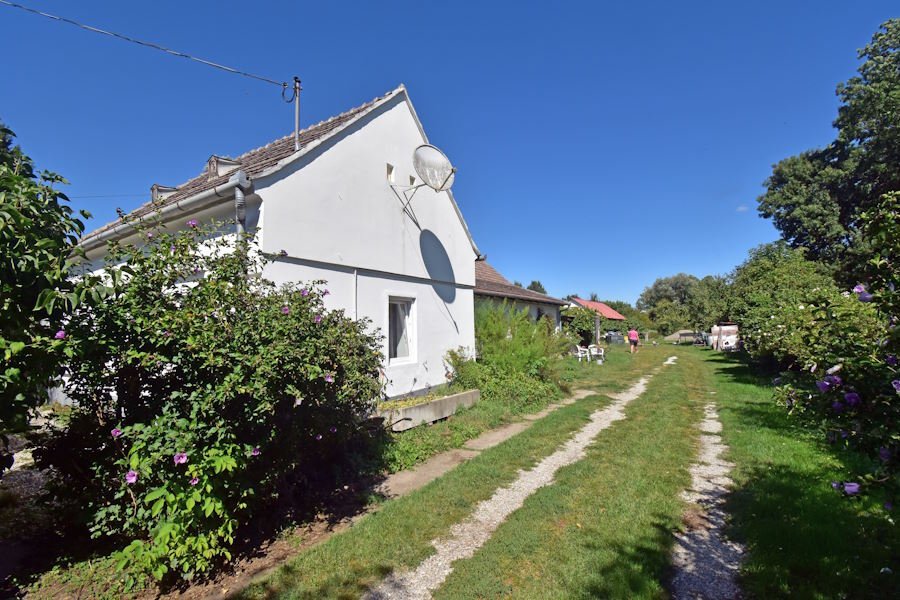 2 Landhäuser nebeneinander, eins bereits renoviert (BBA-FER0910)