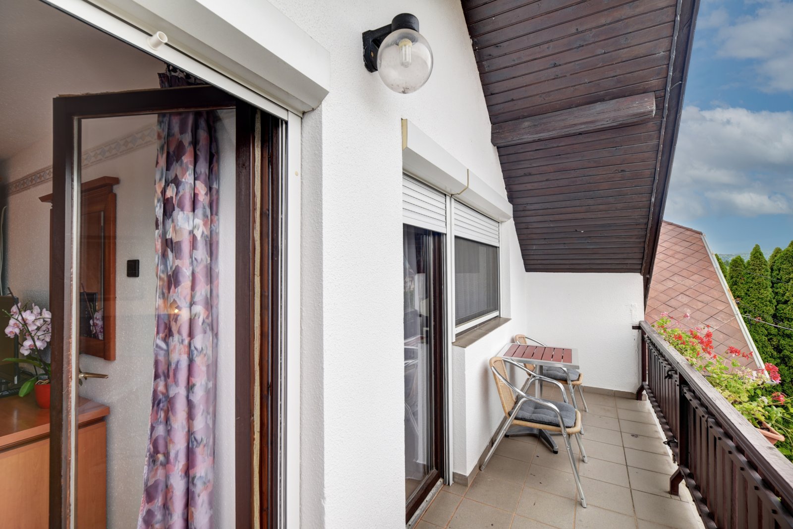 Nieuw gerenoveerd gemeubileerd appartement op de 2e verdieping van een vrijstaande woning met drie verdiepingen in het stadscentrum