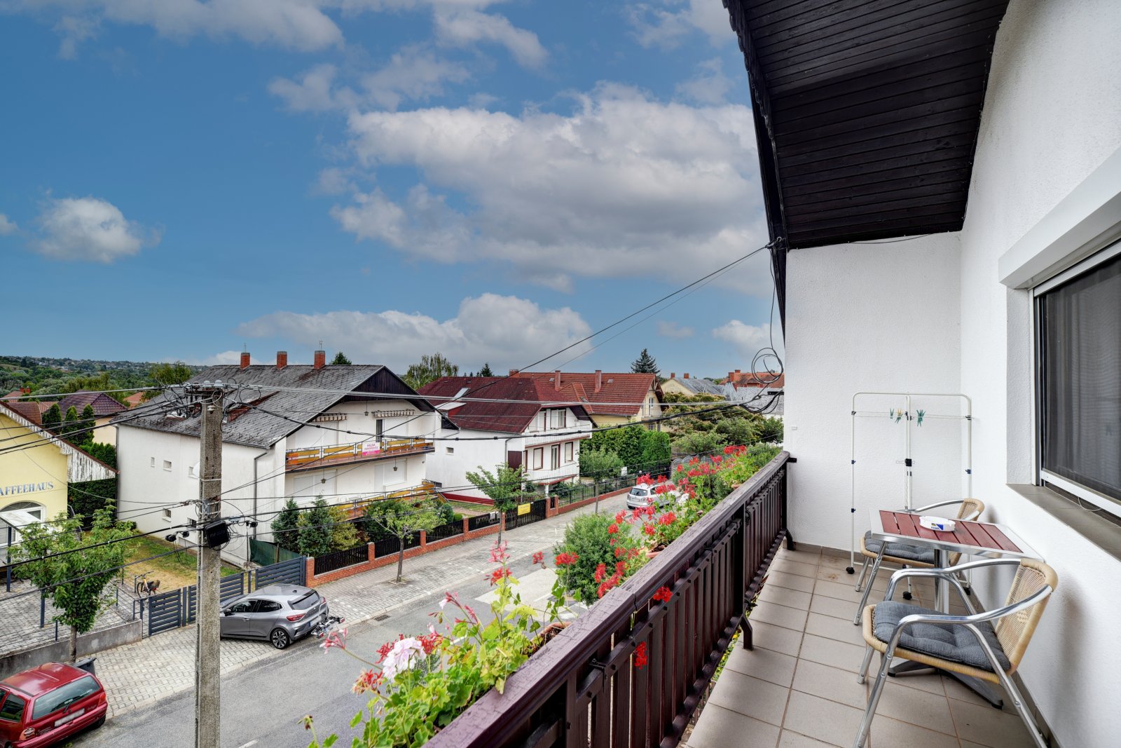 (AAA) Erstbezug nach Renovierung im Zentrum: Möblierte Wohnung im zweiten Stock (KK003)