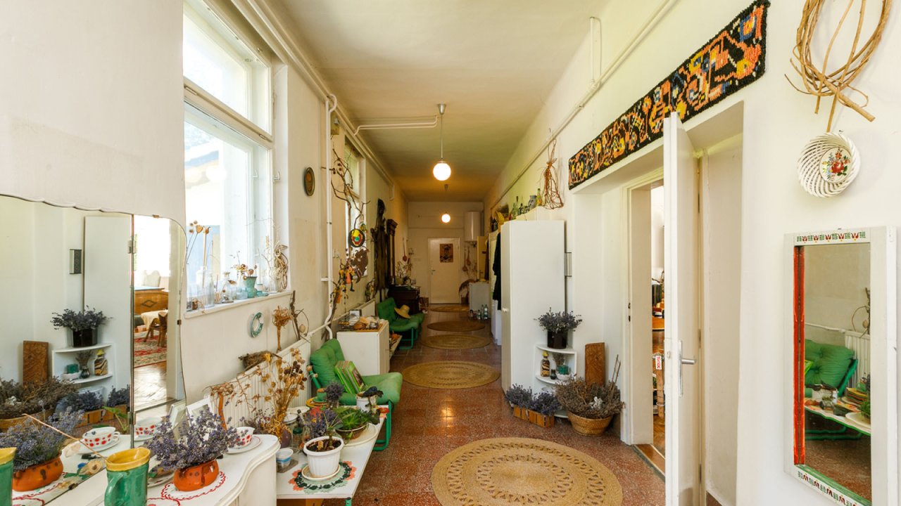 (AAA) Historisches Gebäude als Atelier, Seminarhaus oder großes Wohnhaus (AAA) (33852)