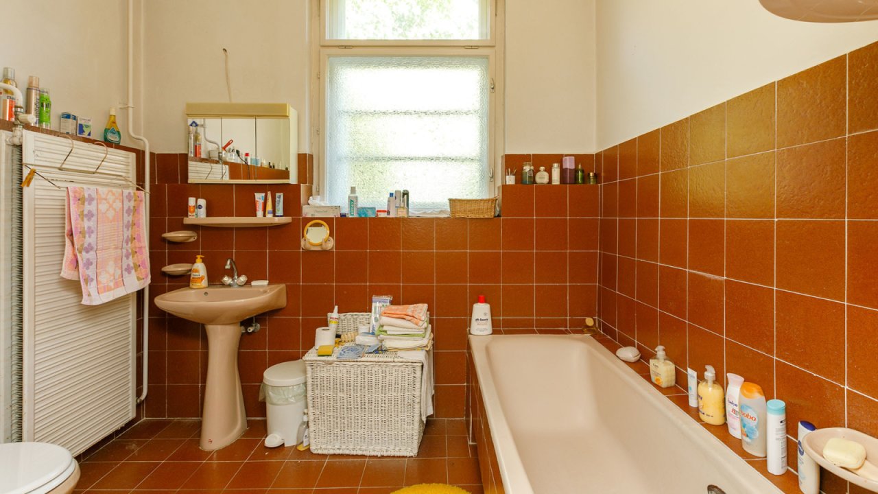 (AAA) Historisches Gebäude als Atelier, Seminarhaus oder großes Wohnhaus (AAA) (33852)