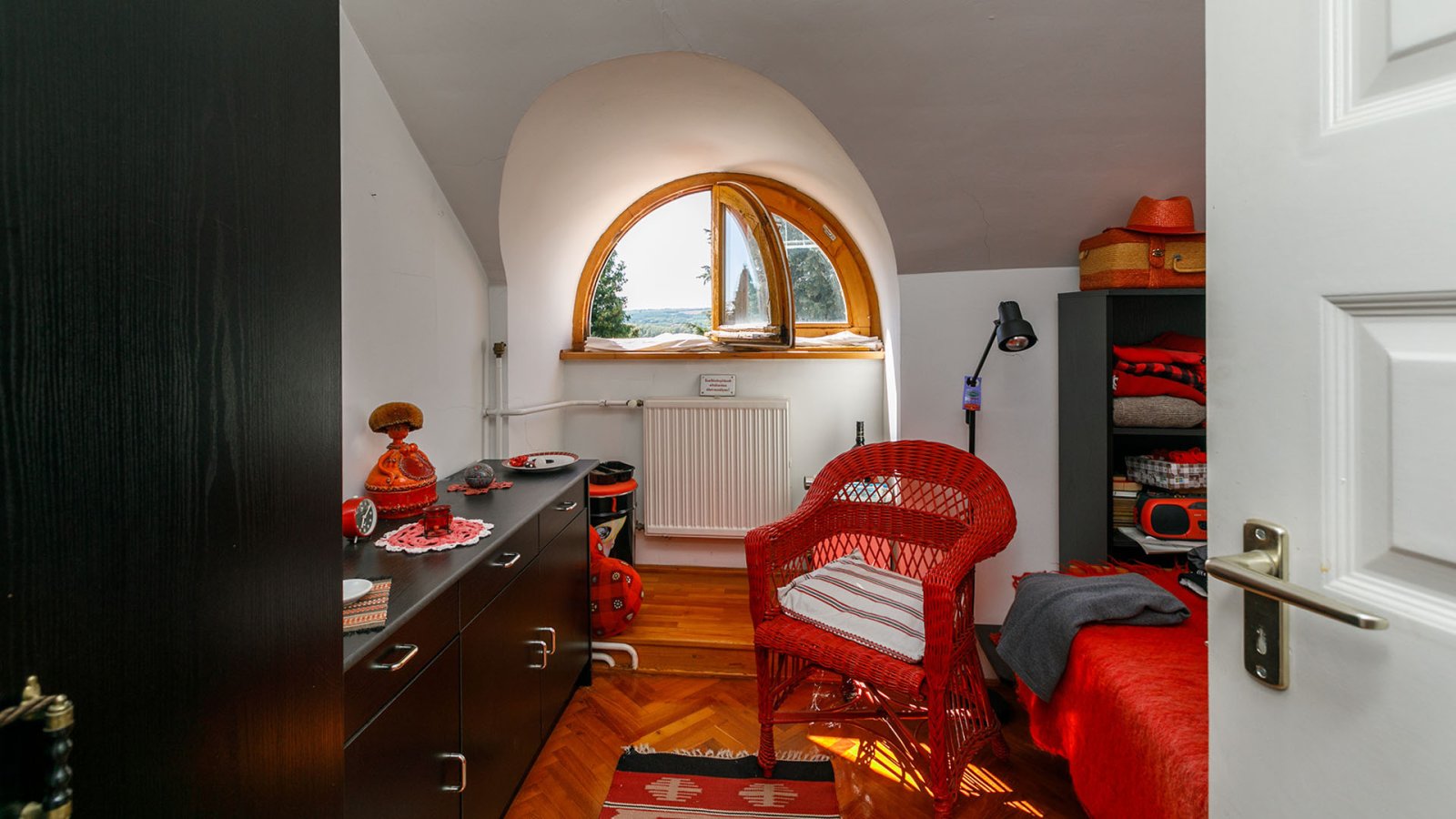 (AAA) Historisches Gebäude als Atelier, Seminarhaus oder großes Wohnhaus (AAA) (33852)
