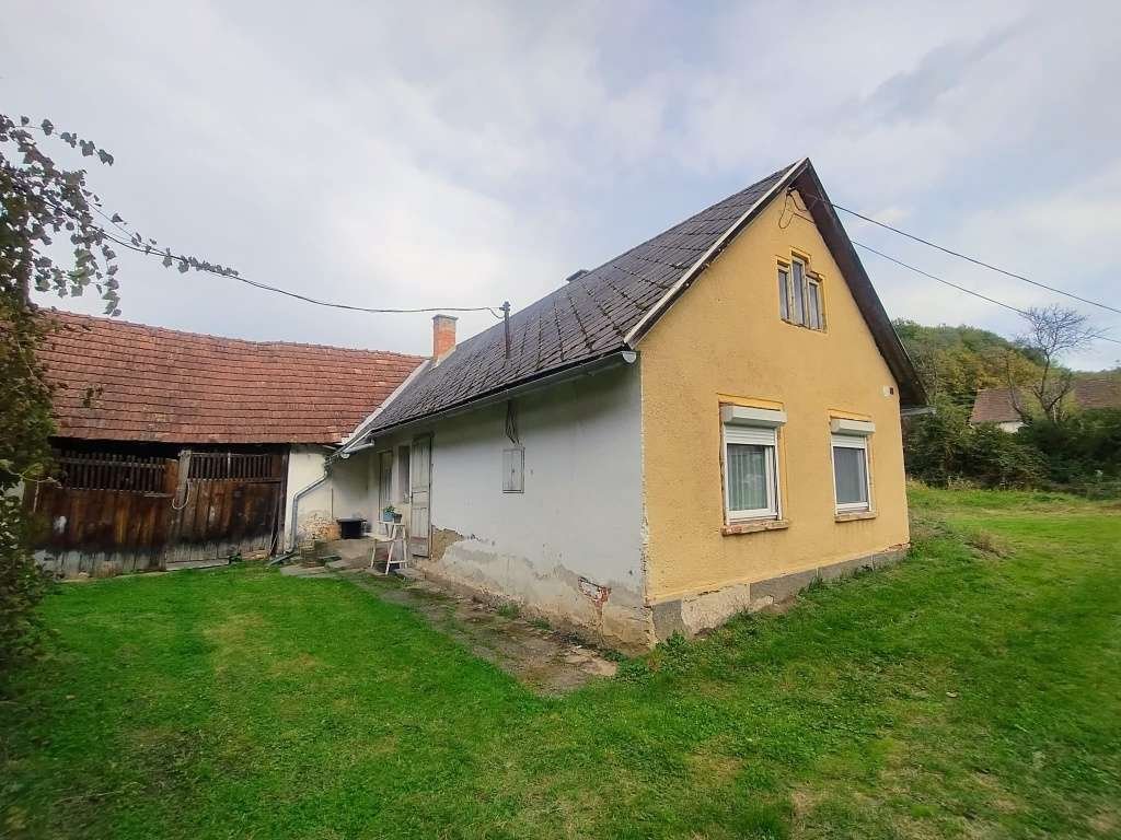 Renovierungsbedürftiges  Haus in ruhiger, harmonischer Umgebung bei Österreich (ACA)