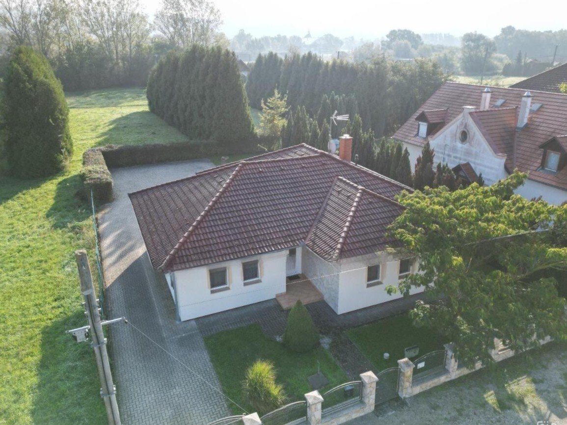 Exklusives und Gepflegtes Familienhaus in ruhiger, zentraler Lage Nähe Balaton (IB25204)