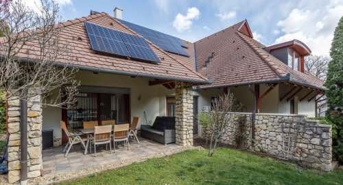 (AAA) Exklusives und Gepflegtes Familienhaus in ruhiger, zentraler Lage (IN5471)