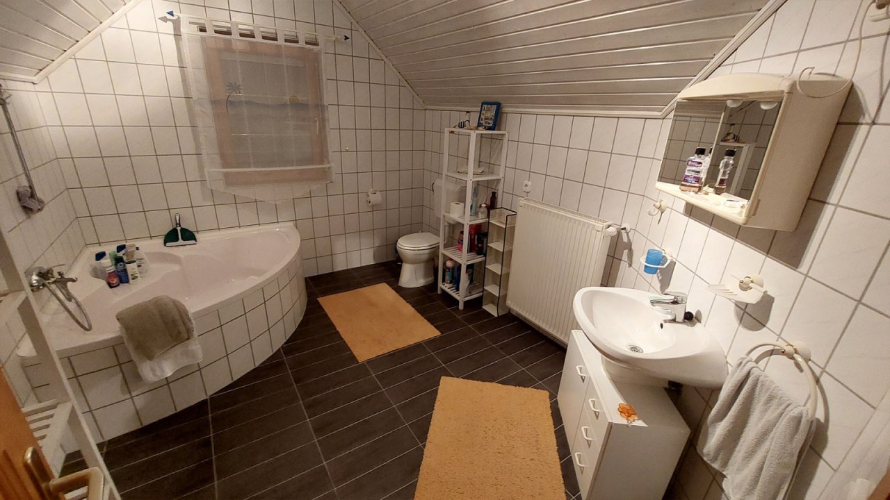 (AAA) Großzügiges Familienhaus in Seenähe und trotzdem ruhg gelegen (33557)