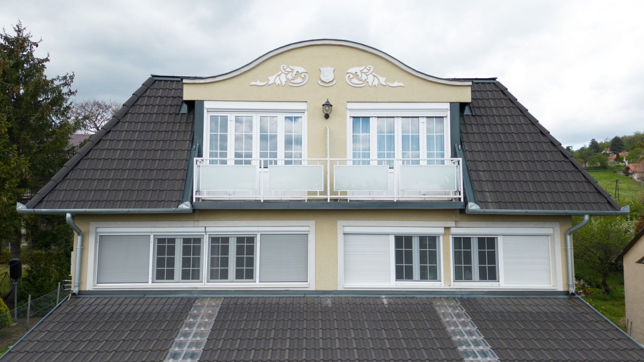 (AAA) Großes Stadthaus mit Balaton-Panorama und Geschäftsmöglichkeiten (33561)