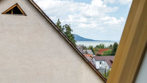 (AAA) Großes Stadthaus mit Balaton-Panorama und Geschäftsmöglichkeiten (33561)
