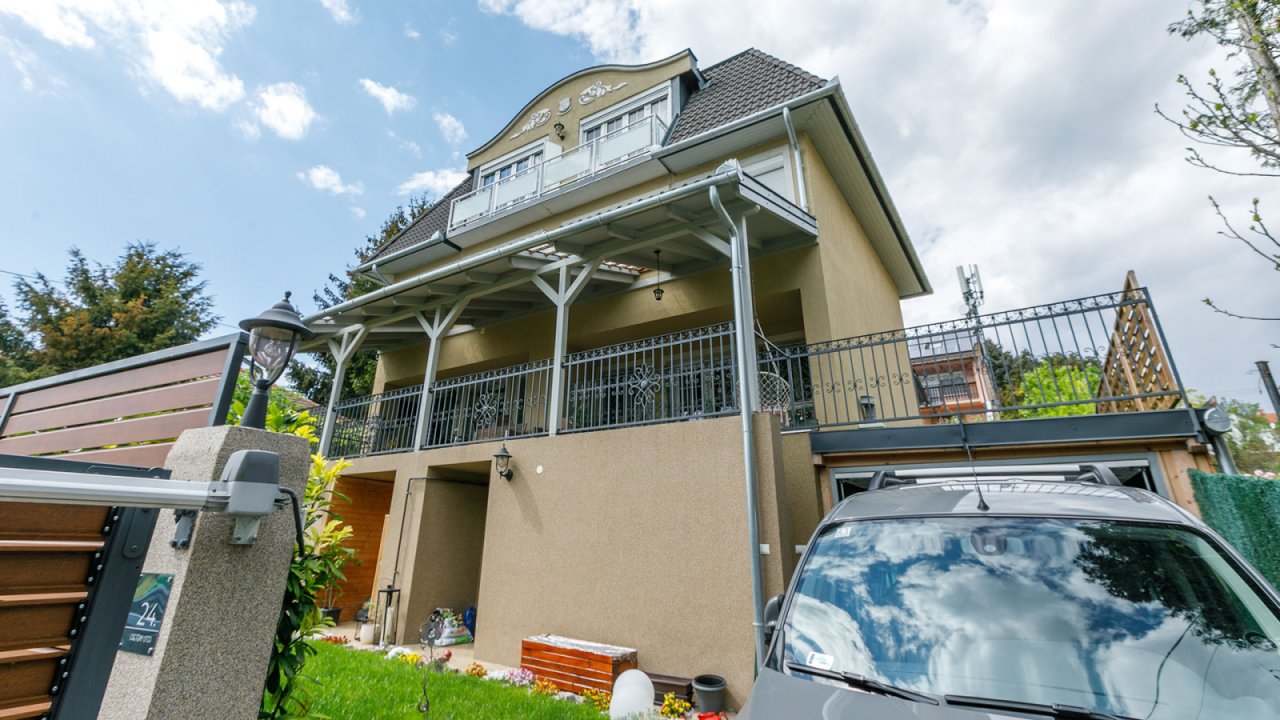 (AAA) Großes Stadthaus mit Balaton-Panorama und Geschäftsmöglichkeiten (33561)