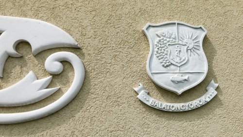 (AAA) Großes Stadthaus mit Balaton-Panorama und Geschäftsmöglichkeiten (33561)