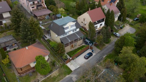 (AAA) Großes Stadthaus mit Balaton-Panorama und Geschäftsmöglichkeiten (33561)