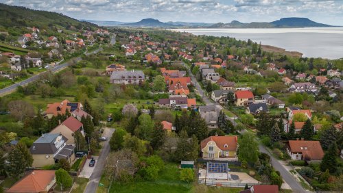 (AAA) Großes Stadthaus mit Balaton-Panorama und Geschäftsmöglichkeiten (33561)