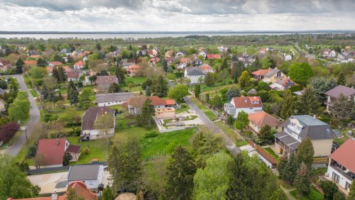 (AAA) Großes Stadthaus mit Balaton-Panorama und Geschäftsmöglichkeiten (33561)