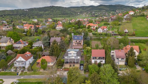 (AAA) Großes Stadthaus mit Balaton-Panorama und Geschäftsmöglichkeiten (33561)