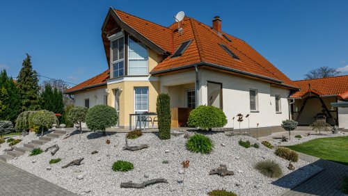 (AAA) Luxuriöses Anwesen am Nordufer mit Seepanorama (33562)