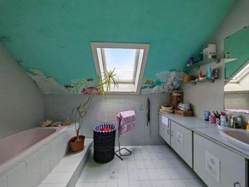 (ABA) Sehr geräumiges Haus in ruhiger, grünen Wohngegend (RV017)