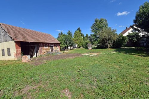 (BBA) Teilrenoviertes Bauernhaus mit großem Grundstück &amp; Nebengebäuden (FER2710)